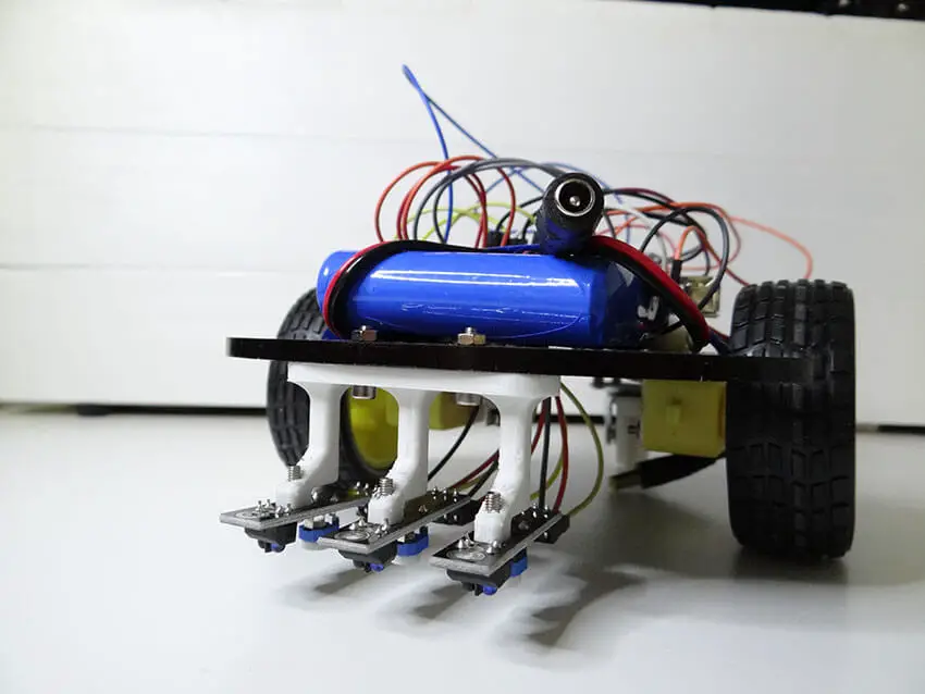 Dunia Robot: robot line follower arduino