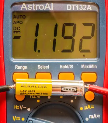 testing a battery with a multimeter